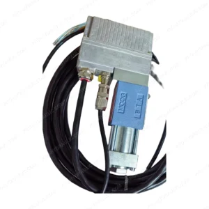 MOOG D636-433-0001 / R02JO1M0HXE2-OOF4A2 Servo Proportional Valve